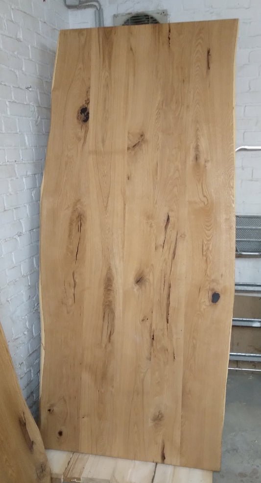 Aktion 25%: Handgefertigte Massivholz-Tischplatte „TIPLA 01“ aus Wurmeiche, mit Waldkante , sofort lieferbar