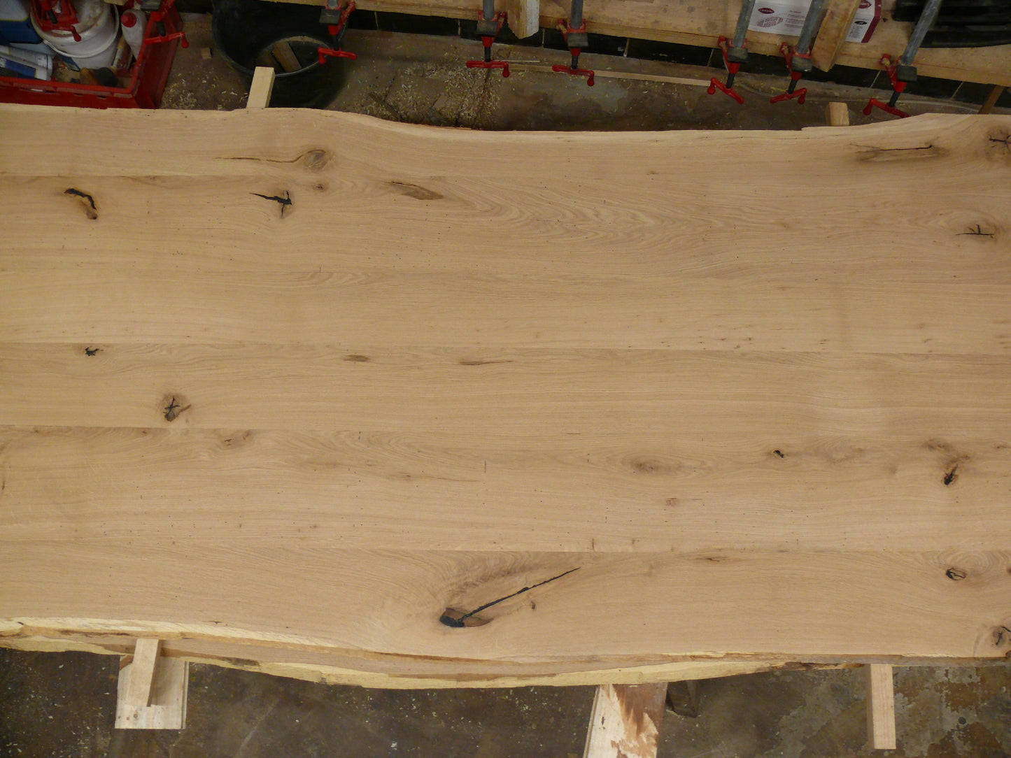 Aktion 25%: Handgefertigte Massivholz-Tischplatte „TIPLA 02“ aus Wurmeiche, mit Waldkante , sofort lieferbar